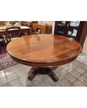 Extendable table in walnut and briar from the Napoleon III era