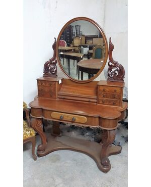 Dressing table in mahogany and mahogany feather from the English Victorian era.