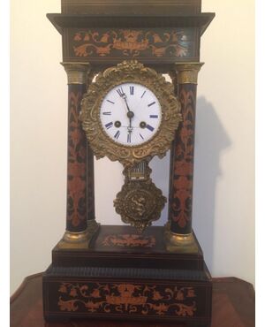 Clock with a small temple Carlo X     
