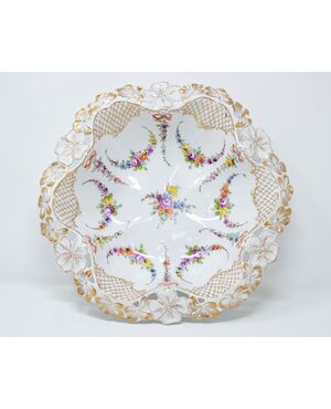 Late 19th century, Openwork bowl with floral motifs     