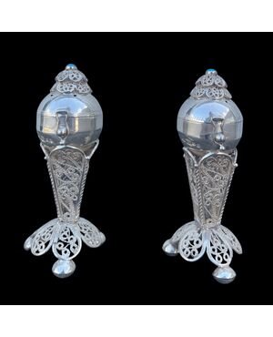 Coppia di saliere in argento con forma globulare,turchese e lavorazione in argento filigrana.Russia