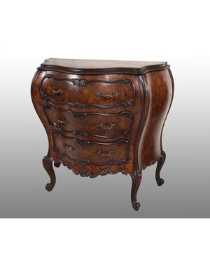 Antique Louis XV Veneto chest of drawers in walnut briar from the early twentieth century.     