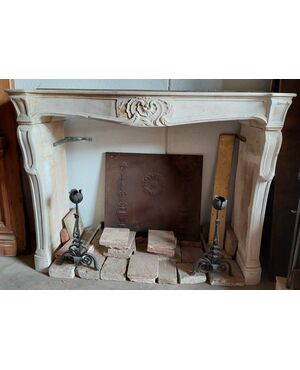 chp354 - Burgundy stone fireplace, &#39;700, cm l 170x h 130 xp 58     