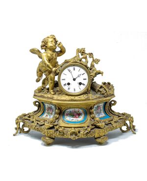 Orologio da tavolo con putto, Francia, fine XIX secolo