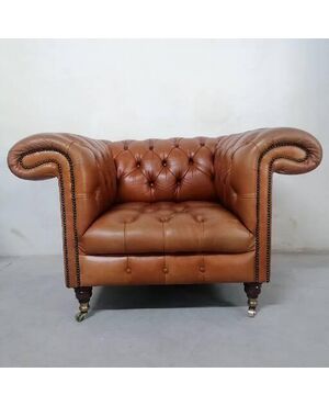 Poltrona inglese chesterfield Allingham vintage in cuoio tabacco