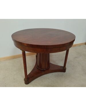 Empire round table with full column in walnut - grissinated leg - early 19th century     