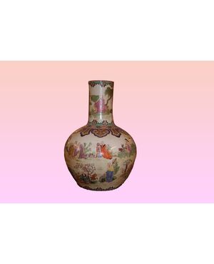Grande vaso in porcellana cinese sferico decorato con personaggi