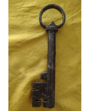 Grande chiave da portone in ferro forgiato XVI secolo 