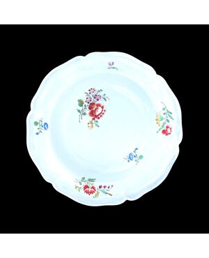 &#39;Boulder bastard&#39; porcelain plate with floral decoration.Mamifattura Doccia-Ginori.     