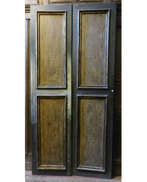 ptl589 - lacquered double-leaf door, 18th century, measuring cm L 120 x H 250     