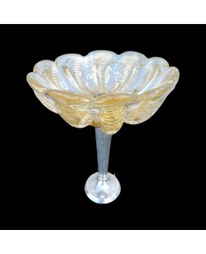 Coppa in vetro pesante cordonato oro con fusto in metallo.Manifattura Barovier & Toso.Murano.