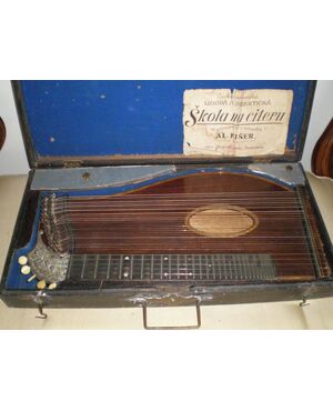 Zither MUSICAL INSTRUMENT     