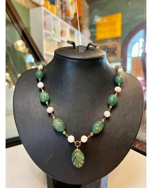 Collana con radice di smeraldo e perla barocca