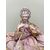 Scatola con figura di dama con ombrellino  con busto  in porcellana e parte in cartone.Francia.