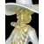 Figura di dama in vetro su base circolare con lattimo e foglia oro.A.Ve.M. Murano.
