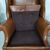 Coppia di poltrone bergere inglese originale in pelle marrone cognac 