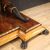 Console spagnola in legno intarsiato del XIX secolo