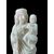 Scultura a bassorilievo in avorio raffigurante Madonna con Bambino.