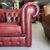 Poltrona chesterfield club inglese originale vintage in pelle rosso bordeaux anticato 