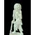 Calzascarpe? In avorio con manico raffigurante figura maschile giapponese con bastone e cappello.