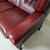 Divano 2 posti chesterfield con schienale alto inglese originale vintage in pelle rosso bordeaux anticato 