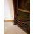 Credenza di forma trapezoidale con alzata