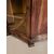 Credenza di forma trapezoidale con alzata