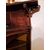 Credenza di forma trapezoidale con alzata