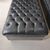 Panca chesterfield inglese originale vintage in pelle nera antracite 