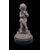 Piccola scultura in bronzo raffigurante un putto che suona il flauto.