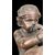 Piccola scultura in bronzo raffigurante un putto che suona il flauto.