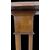 Colonna portavaso in legno di noce a sezione quadrata.