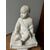Scultura di un bambino in marmo bianco