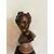 Busto di una donna giovane in bronzo
