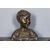 Statua di bronzo di un giovane ragazzo
