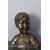 Statua di bronzo di un giovane ragazzo
