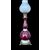 Lampada in porcellana con decoro floreale.