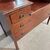 Antica cassettiera toilette inglese mogano e intarsi XIX secolo  . Specchio Basculante.  Mis 68 x 45 . h 142