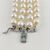 Bracciale in oro bianco con smeraldi e perle