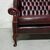 Divano 2 posti chesterfield modello Queen Anne originale vintage in pelle rosso bordeaux 