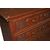 Cassettone italiano del 1600 in legno di noce riccamente intagliato 