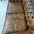 Antico divano 2 posti chesterfield modello club inglese originale in pelle marrone cognac 