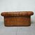 Antico divano 2 posti chesterfield modello club inglese originale in pelle marrone cognac 