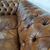 Antico divano 2 posti chesterfield modello club inglese originale in pelle marrone cognac 
