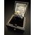 Anello  "  Art  -  Dèco "  in  Platino  con  Diamanti  e  Perla 