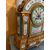 Orologio in bronzo dorato con ricche applicazioni in porcellana di Sevres