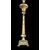 Lampada in bronzo con base quadrata e quattro piedi.