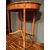 Tavolino inglese stile satinwood del 1800 con pitture e putto