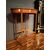 Tavolino inglese stile satinwood del 1800 con pitture e putto