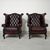 Coppia di poltrone chesterfield Queen Anne vintage inglese originale in pelle bordeaux anticato 